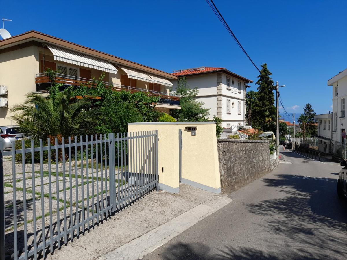 Apartments Orange Lovran Luaran gambar